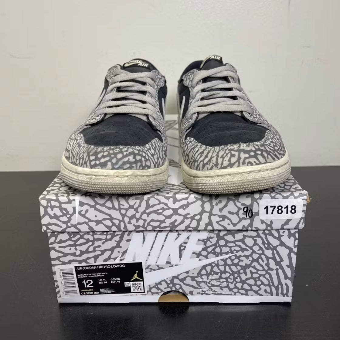 Used - Air Jordan 1 Retro Low OG Black Cement - US M 12 - detail 2