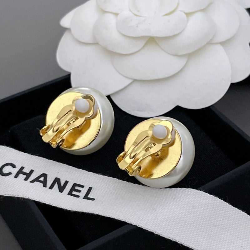 Chanel Pearl Gold Round 18K Gold Earrings