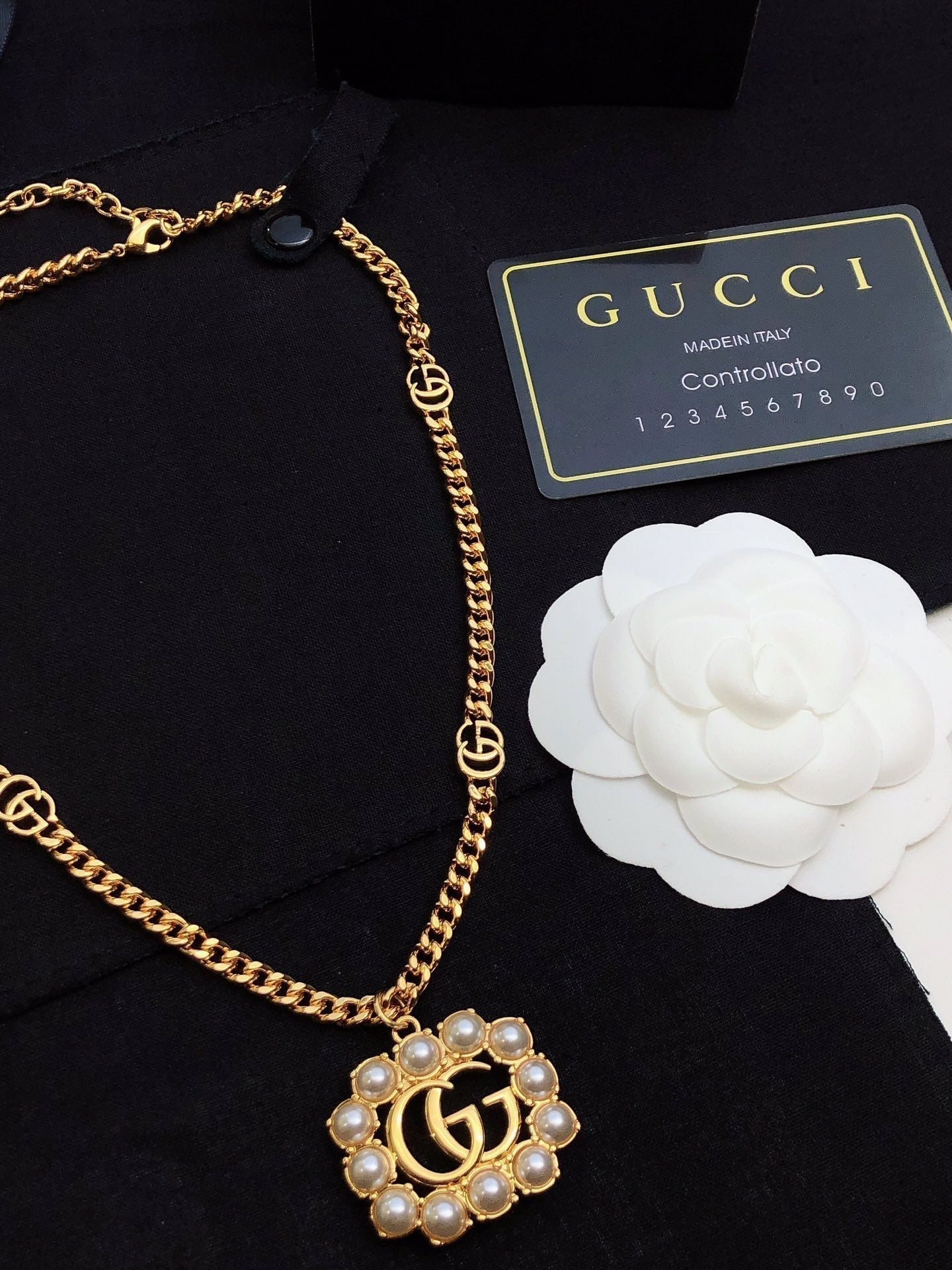Gucci Double Pearl Double Gucci 18K Gold Necklace