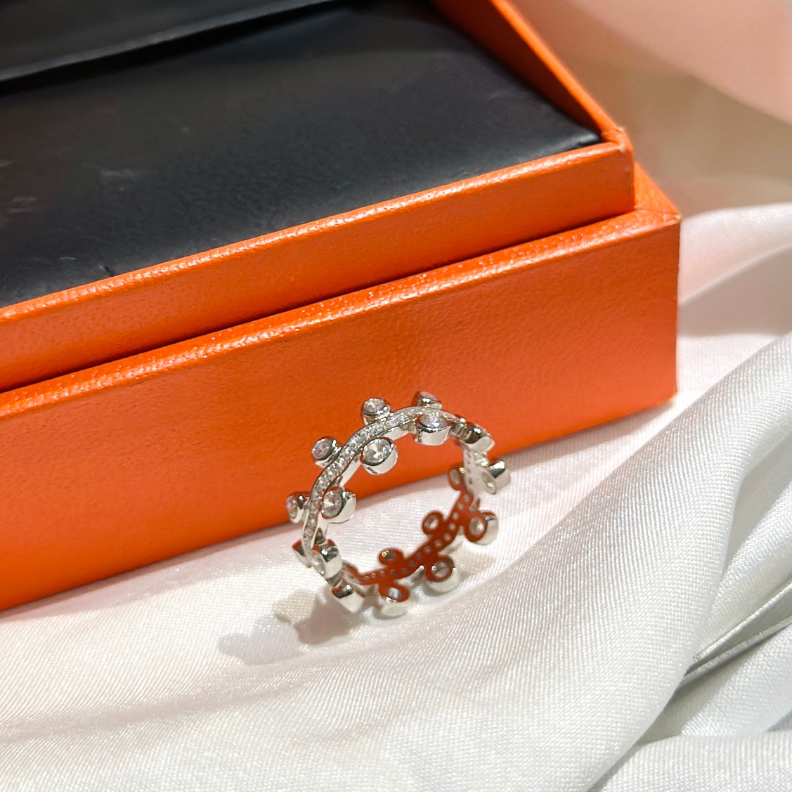 Hermes Vine Flower Dewdrops Diamond 18K Gold Ring